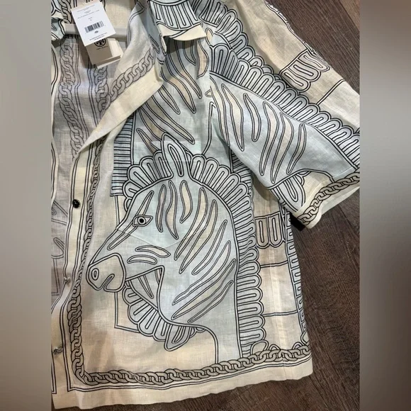 Women’s printed camp shirt. NWT. Size Large - Picture 4 of 5